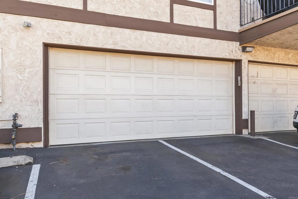 309 Sun Court El Cajon, CA 92021 - Photo 5 of 39 a view of a garage
