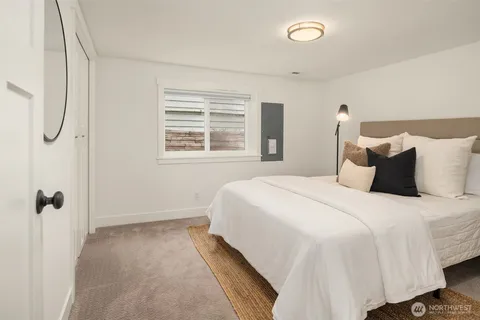 $1,300,000 | 4714 34th Avenue Northeast, Seattle, WA 98105