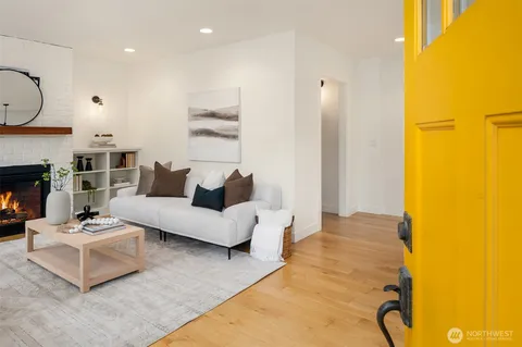 $1,300,000 | 4714 34th Avenue Northeast, Seattle, WA 98105