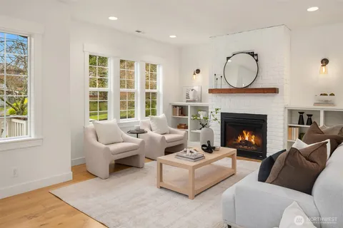 $1,300,000 | 4714 34th Avenue Northeast, Seattle, WA 98105