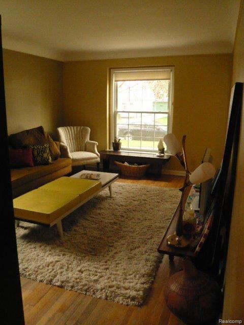 2139 Columbia Road Berkley, MI 48072 - Photo 5 of 15 Living Room