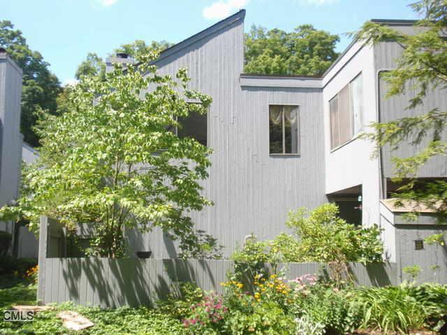 7 Edelweiss Lane Ridgefield, CT 06877 - Photo 1 of 1 front view of a house with a yard