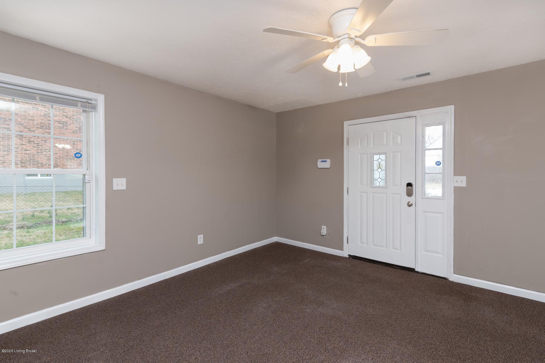 2487 Lake Road Radcliff, KY 40160 - Photo 10 of 30 010