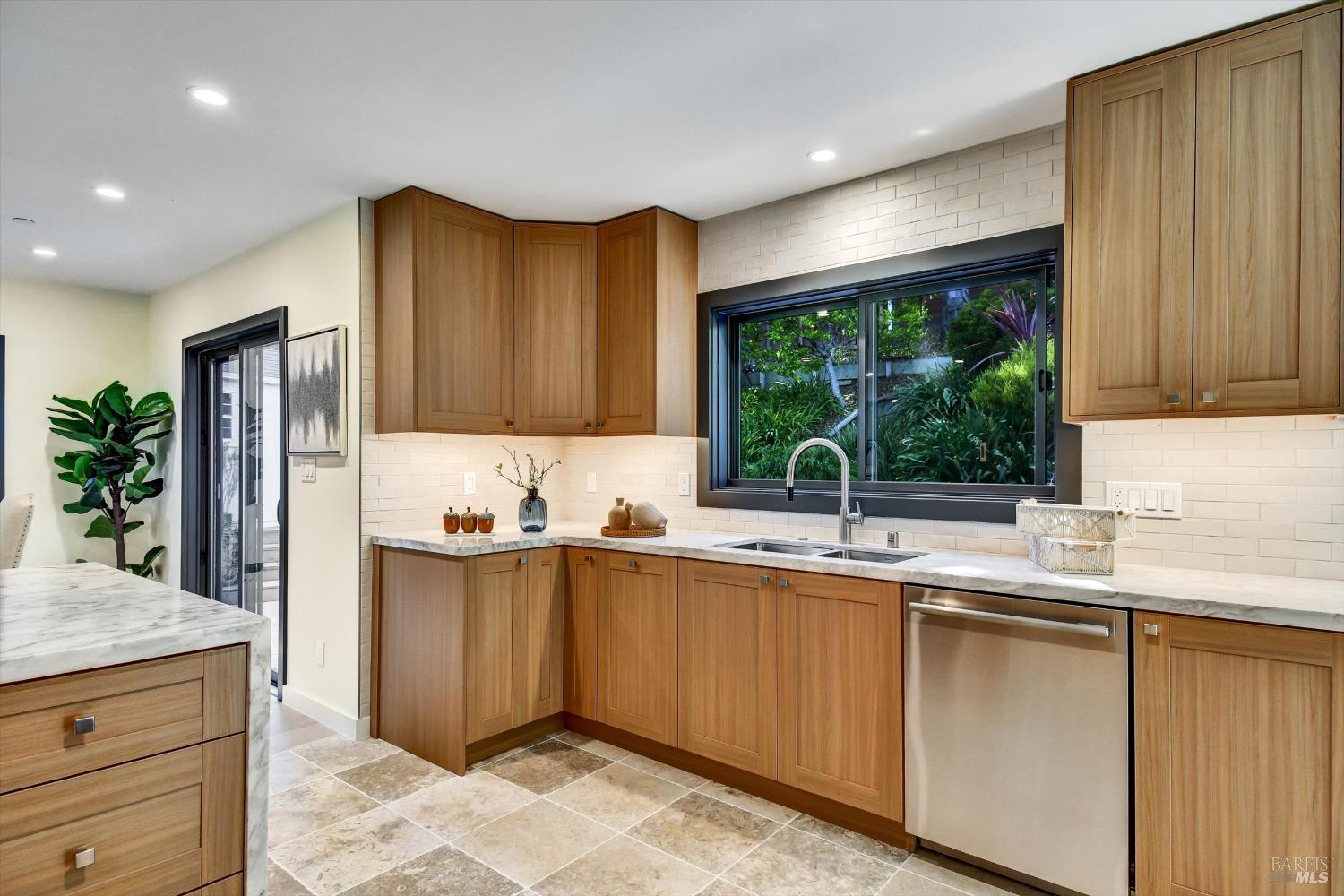 148 Auburn Street San Rafael, CA 94901 - Photo 4 of 40 Dishes With a View!