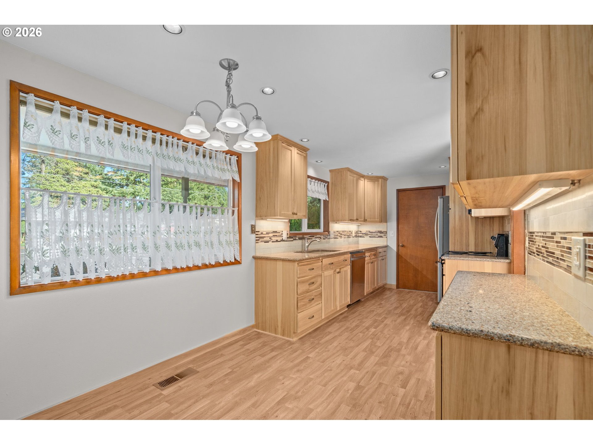 15916 South Henrici Road Oregon City, OR 97045 - Photo 9 of 37