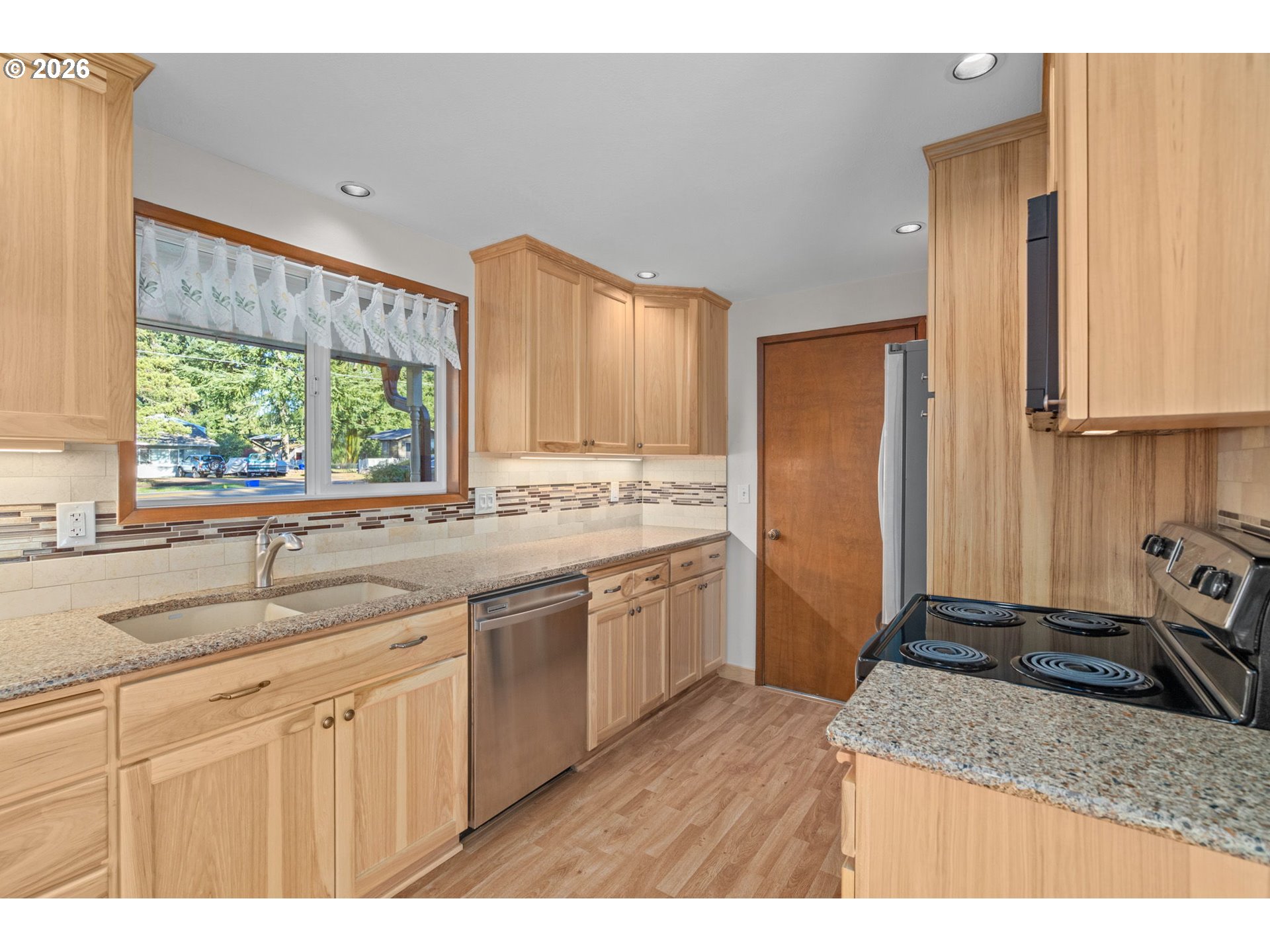 15916 South Henrici Road Oregon City, OR 97045 - Photo 10 of 37