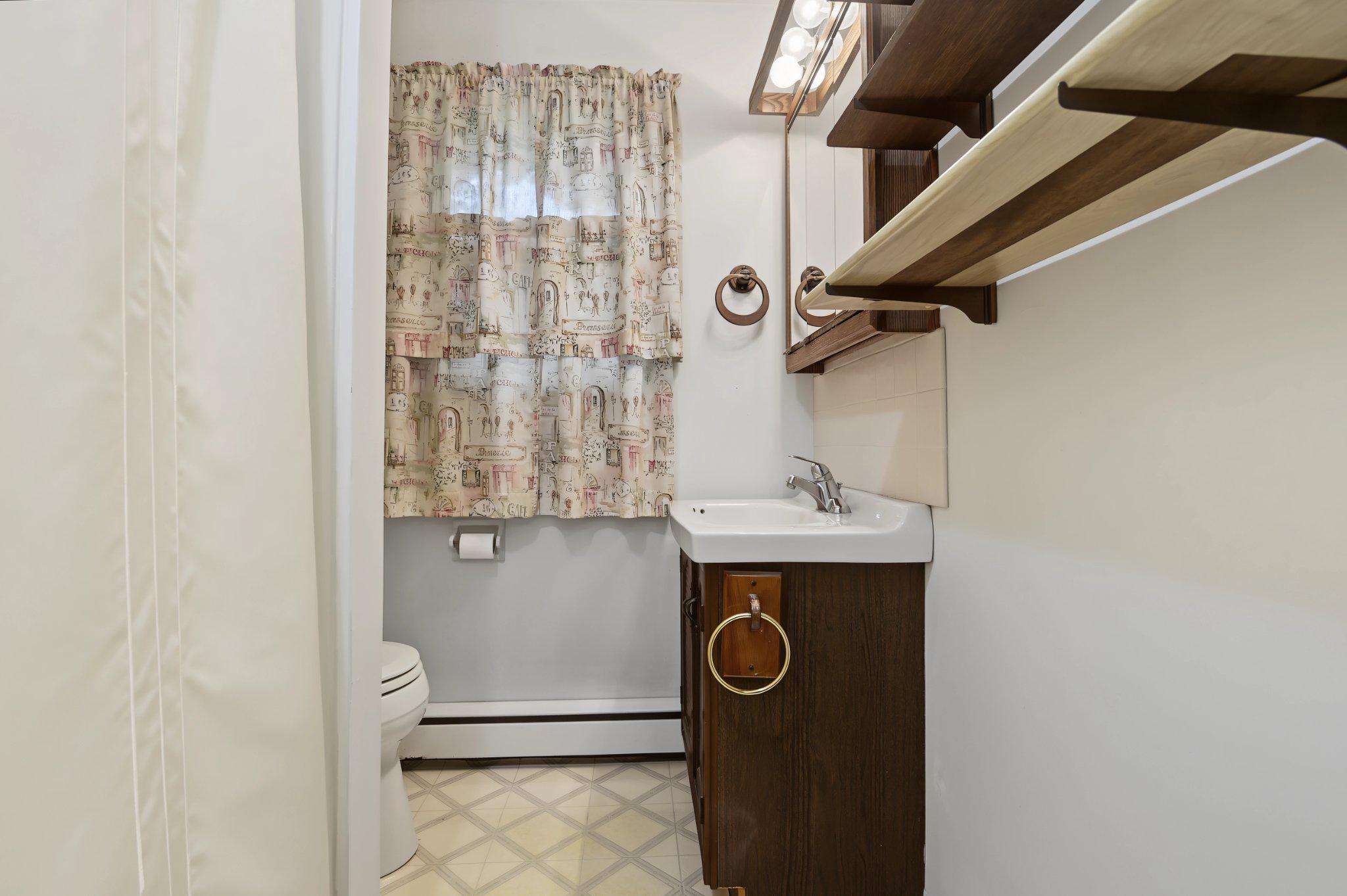 2702 Pecksniff Road Wilmington, DE 19808 - Photo 24 of 24 Upstairs full bathroom
