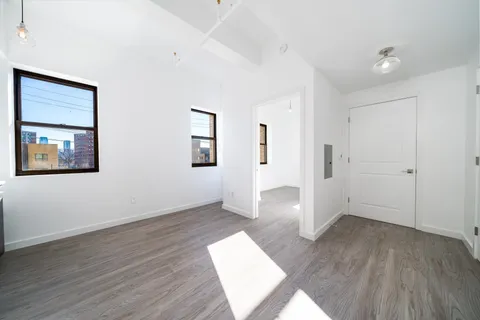 $2,050 | 201 Cornelison Avenue, Unit 606, Jersey City, NJ 07304