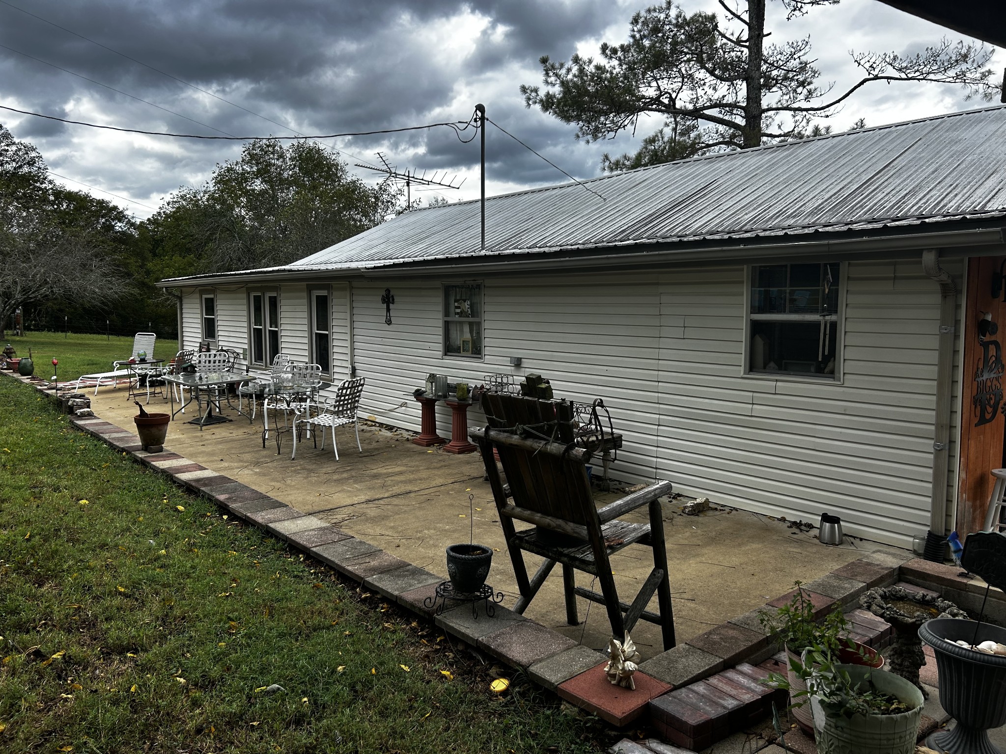 315 Loyd Road Pulaski, TN 38478 - Photo 30 of 73 a backyard of a house with table and chairs