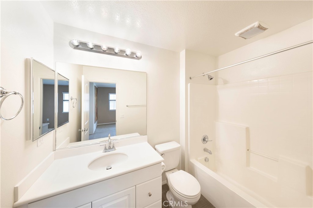 90 Hedge Bloom Irvine, CA 92618 - Photo 21 of 22 a bathroom with a sink a toilet and shower