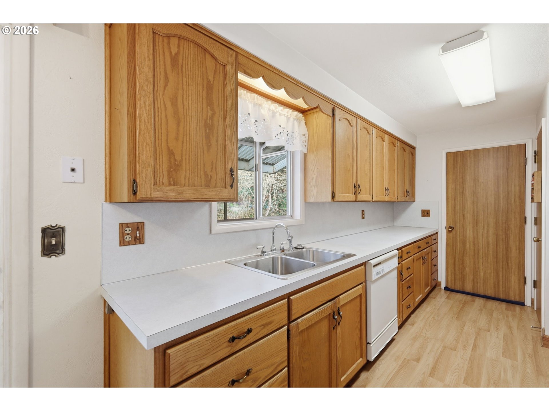 4320 Fox Hollow Road Eugene, OR 97405 - Photo 8 of 44