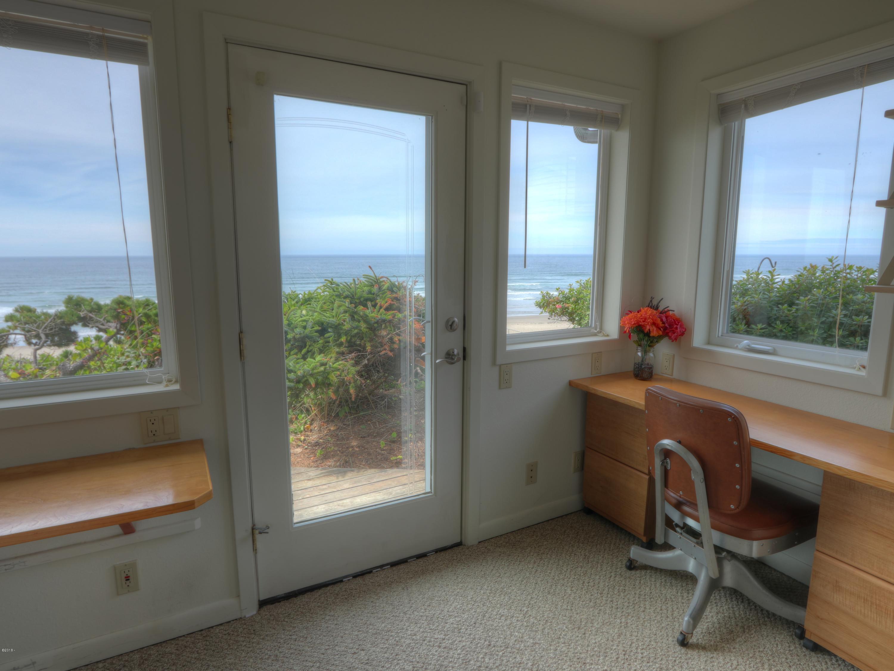 1032 Southwest Mark Street Newport, OR 97365 - Photo 17 of 37 Master Bedroom Office