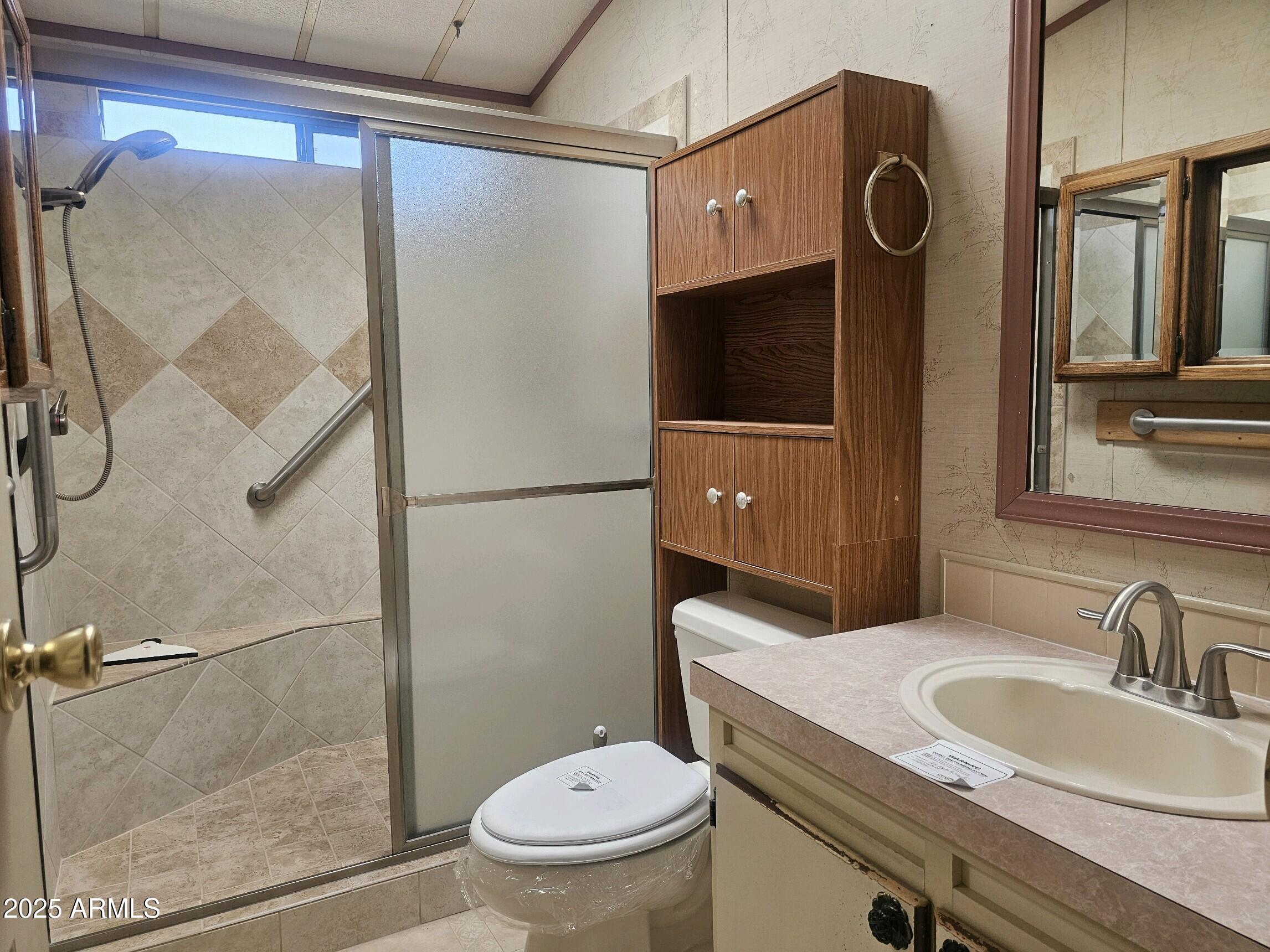 265 Myrtle Drive Page, AZ 86040 - Photo 17 of 29 guest bath