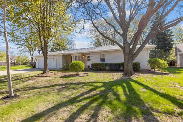 $337,900 | 32 Thistle Down Court, Appleton, WI 54915