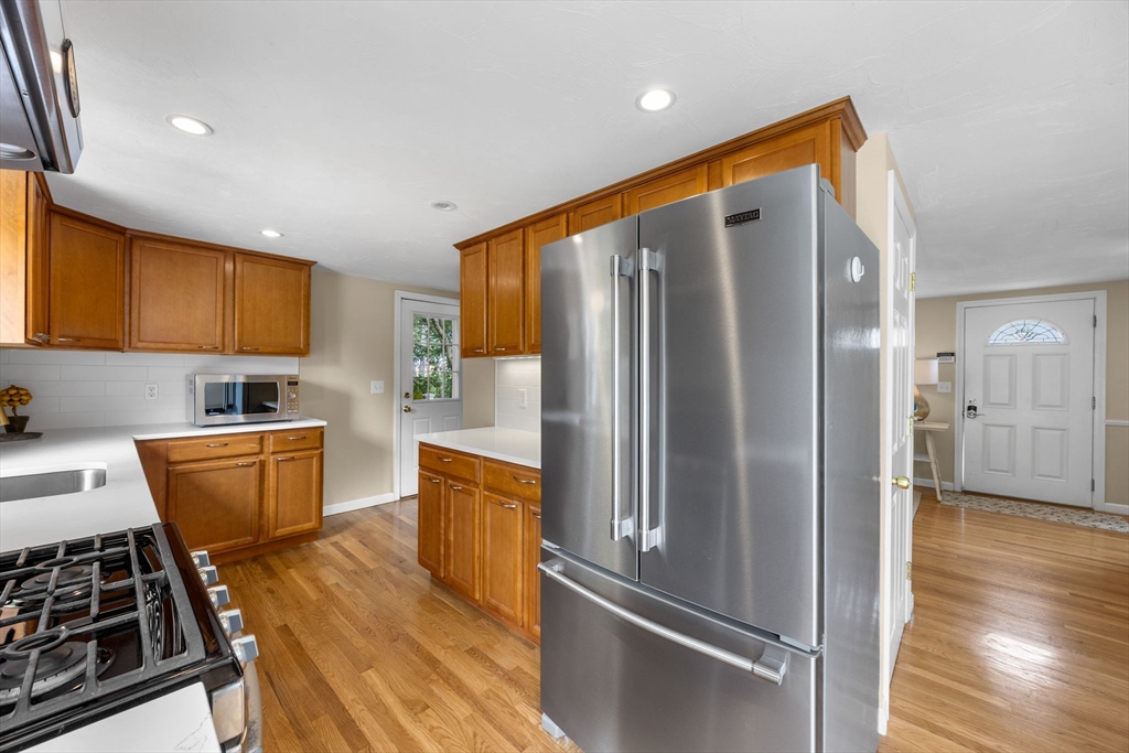 33 Lakefield Road Yarmouth, MA 02664 - Photo 10 of 33 Gallery Image 10