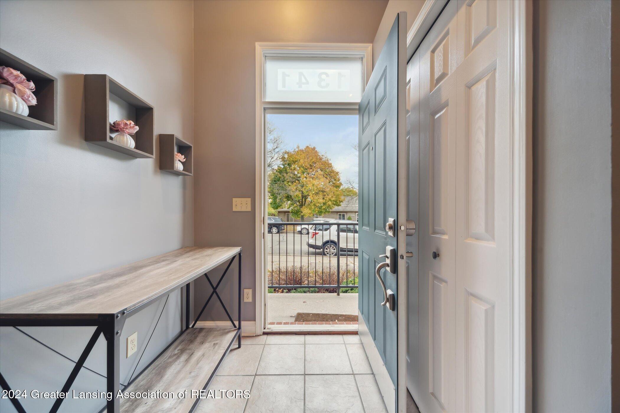 04-1341-Turner-Rd-Lansing-MI-48906-Windo