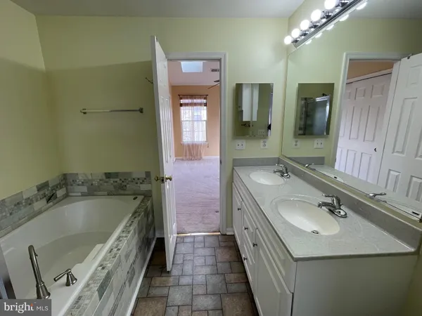 $2,850 | 2429 Dew Meadow Court, Herndon, VA 20171