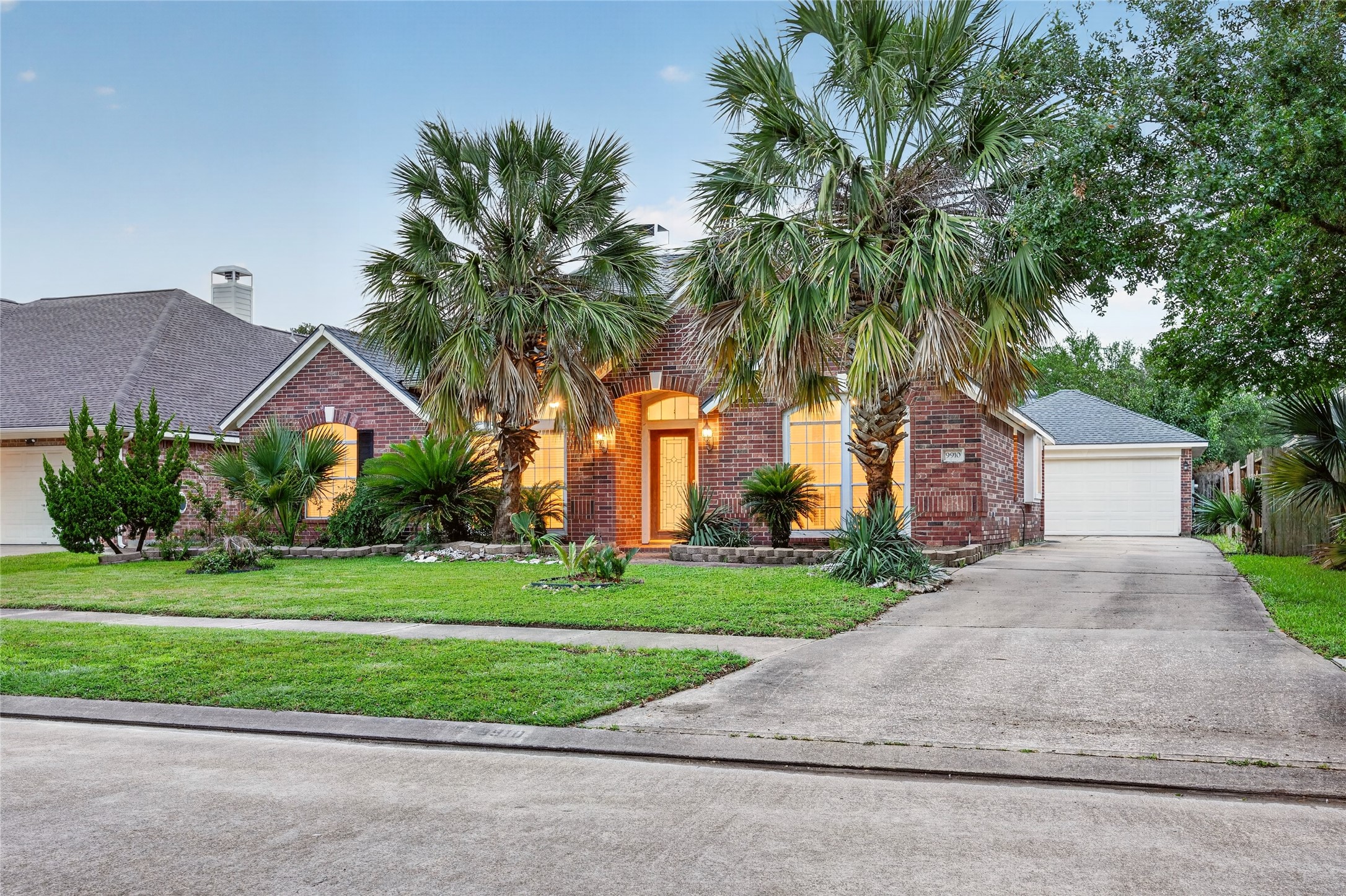 9910 Ripple Lake Drive Houston, TX 77065 - Photo 3 of 40
