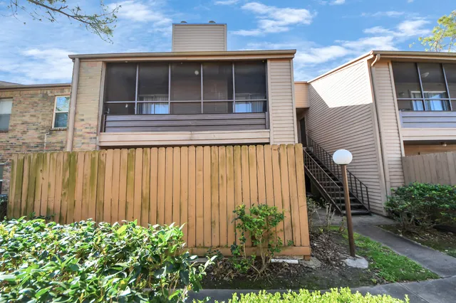 $135,000 | 10555 Turtlewood Court, Unit 1510, Houston, TX 77072