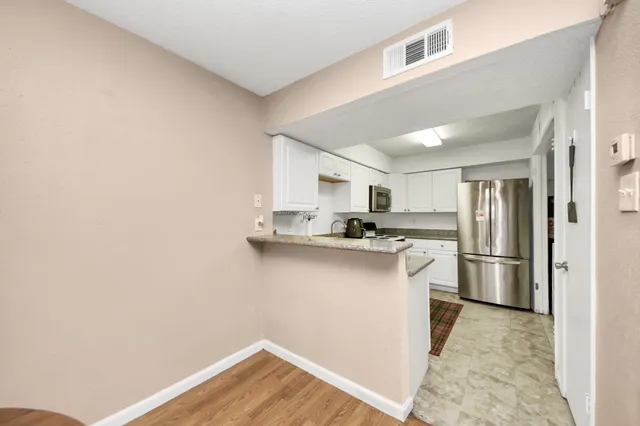 $135,000 | 10555 Turtlewood Court, Unit 1510, Houston, TX 77072