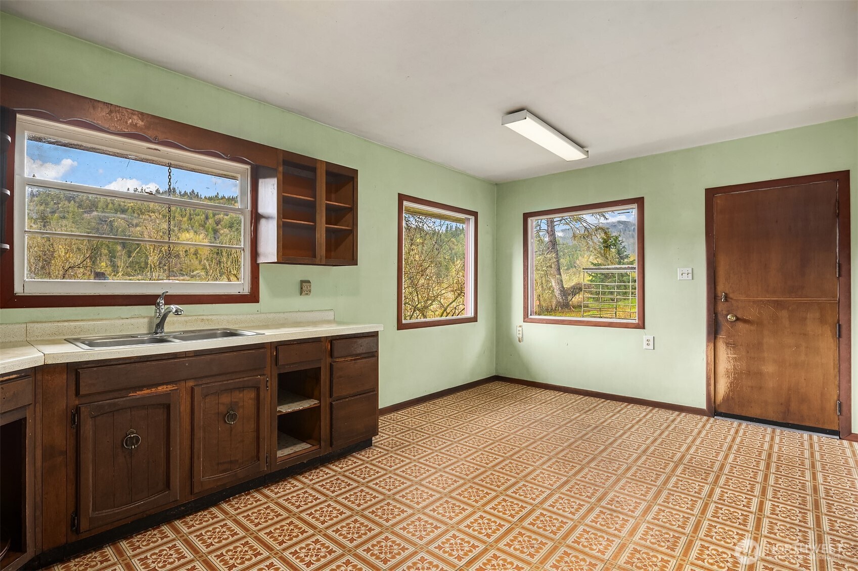 17420 Renton Issaquah Road Southeast Renton, WA 98059 - Photo 4 of 14