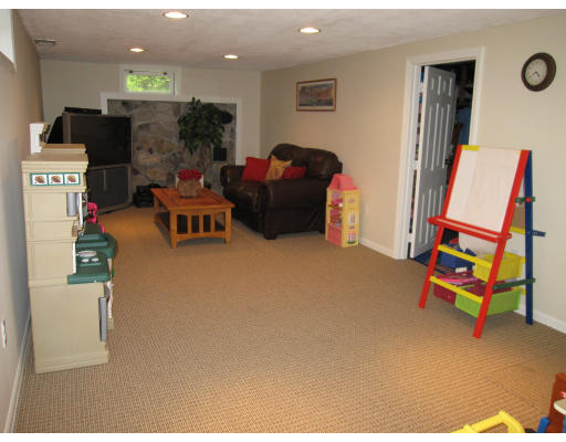 6 Southwick Road North Reading, MA 01864 - Photo 13 of 17 Gallery Image 13
