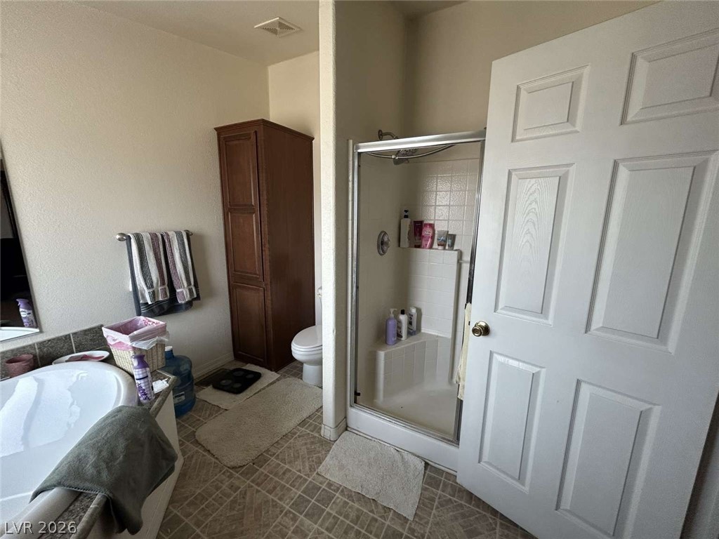 4980 Retread Road Pahrump, NV 89048 - Photo 16 of 20 This bathroom offers a refreshing shower and a comfortable tub for daily routines.