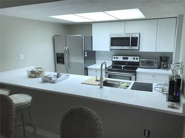 $3,500 | 450 South Gulfview Boulevard, Unit 405, Clearwater, FL 33767