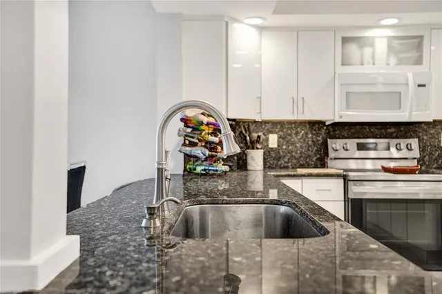 $5,500 | 1150 Hillsboro Mile, Unit 1016, Hillsboro Beach, FL 33062