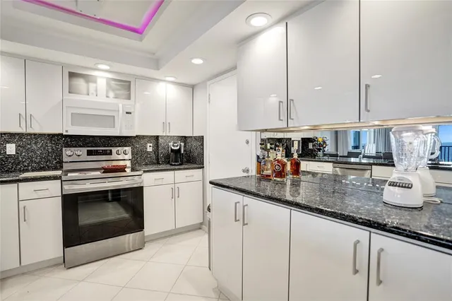 $5,500 | 1150 Hillsboro Mile, Unit 1016, Hillsboro Beach, FL 33062