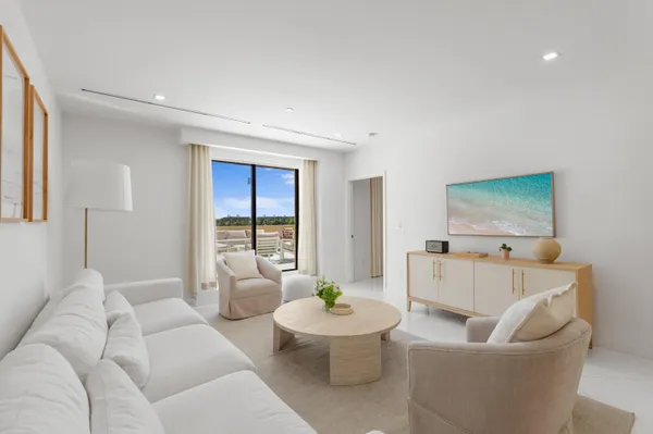 $14,950 | 150 Bradley Place, Unit 306, Palm Beach, FL 33480