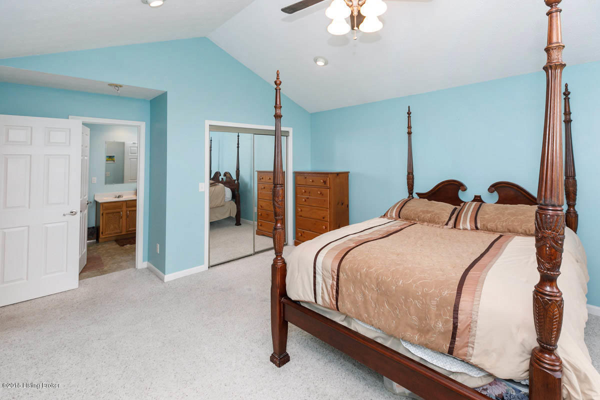 535 Ridgeview Drive Shepherdsville, KY 40165 - Photo 14 of 35 010