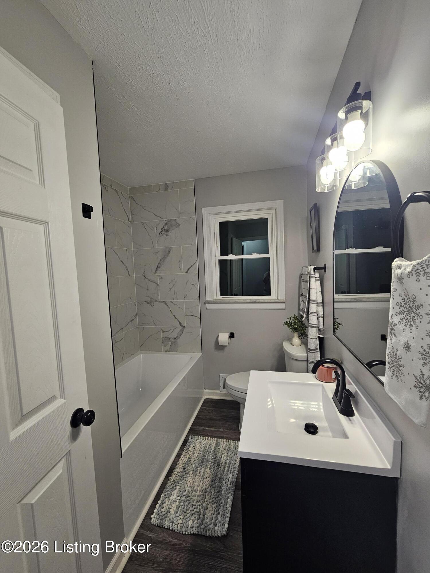 6719 Fernhaven Road Louisville, KY 40228 - Photo 17 of 26 Bathroom