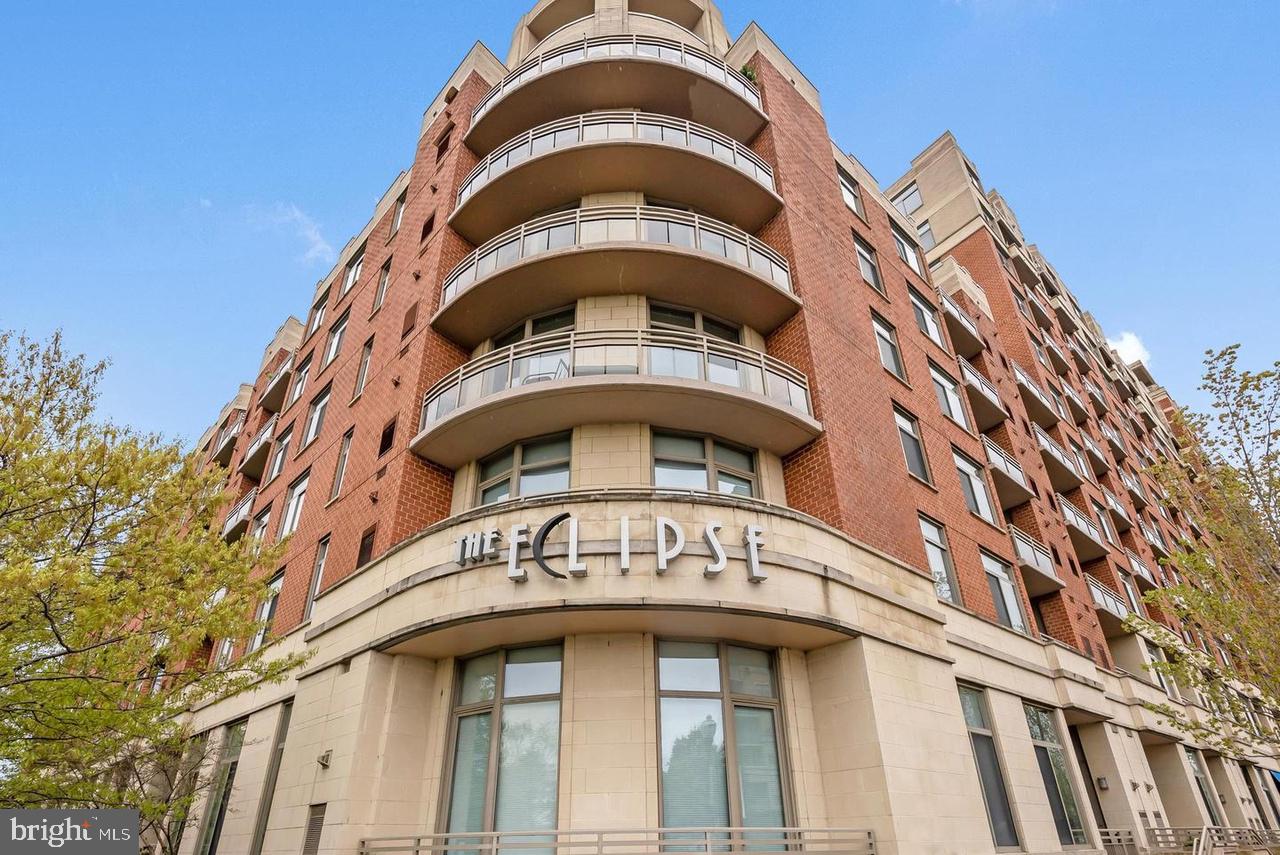 3650 South Glebe Road, Unit 447 Arlington, VA 22202 - Photo 2 of 37 The Eclipse on Center Park