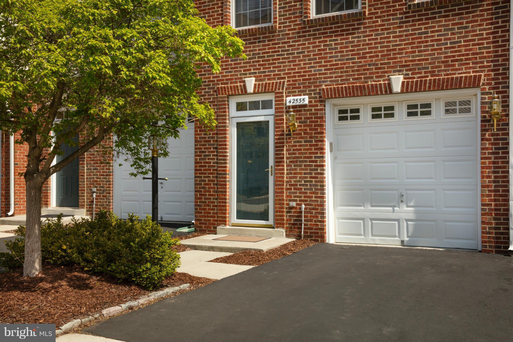 42535 Magellan Square Ashburn, VA 20148 - Photo 2 of 30 Exterior (Front)