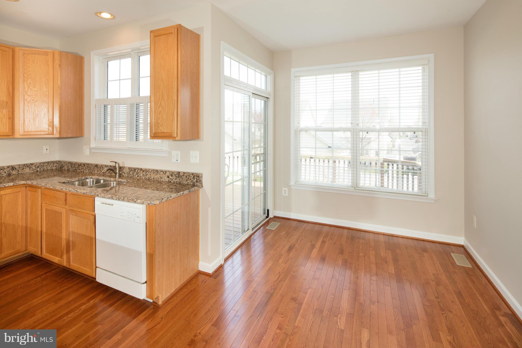 42535 Magellan Square Ashburn, VA 20148 - Photo 15 of 30 Kitchen