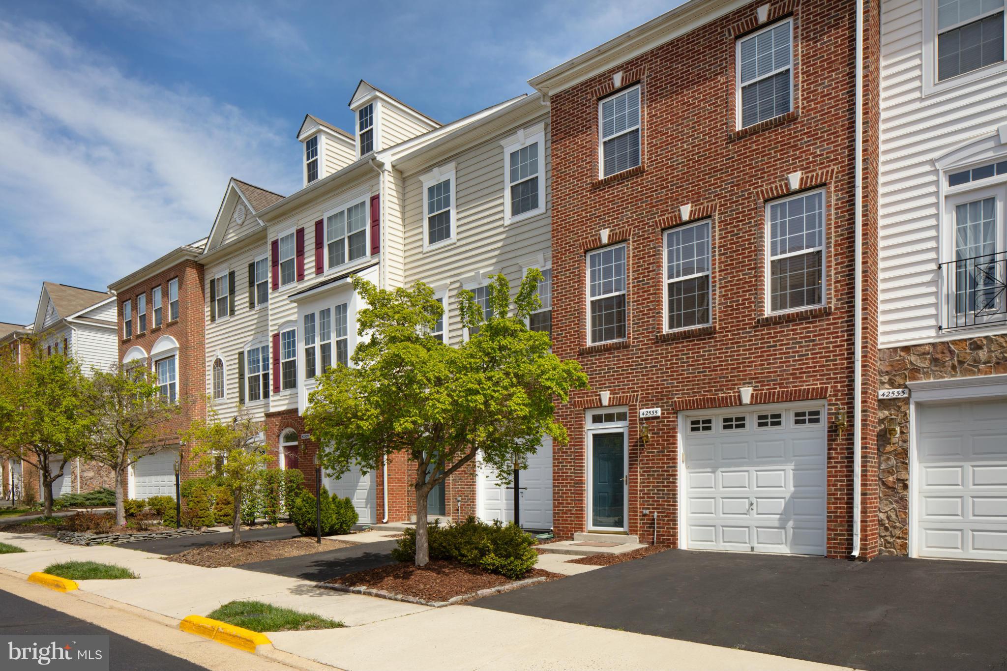 42535 Magellan Square Ashburn, VA 20148 - Photo 3 of 30 Exterior (General)