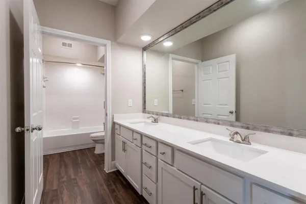 $2,132 | 320 Jackson Hill Street, Unit 331, Houston, TX 77007