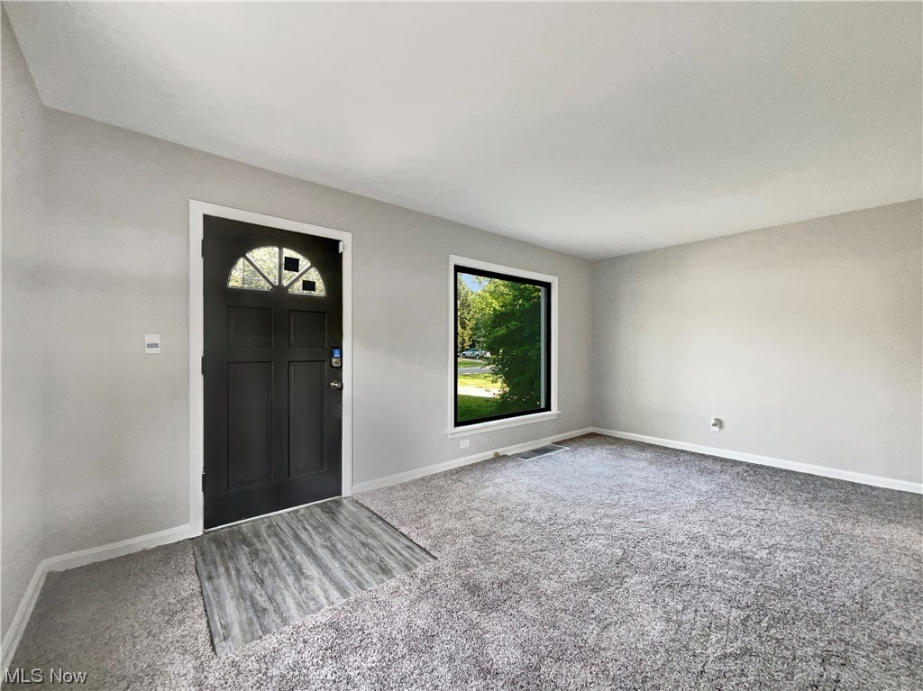 1530 Root Road Lorain, OH 44052 - Photo 8 of 31