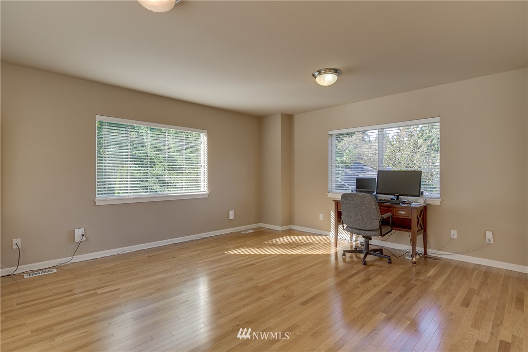 11176 Northeast 162nd Street Bothell, WA 98011 - Photo 32 of 40 Gallery Image 32