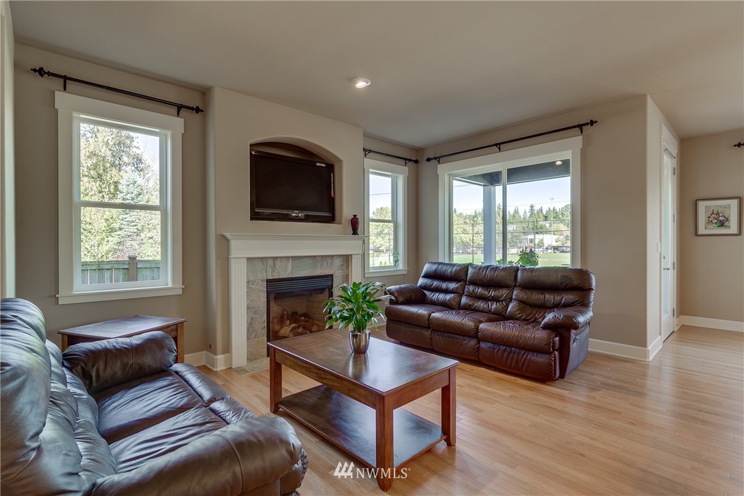 11176 Northeast 162nd Street Bothell, WA 98011 - Photo 7 of 40 Gallery Image 7