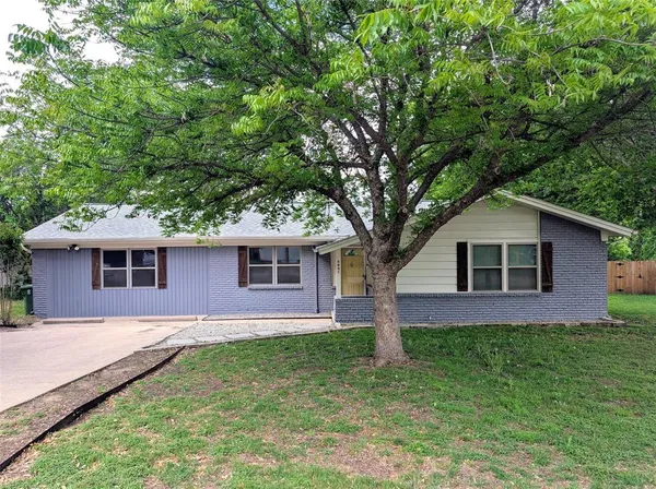 $2,150 | 5631 Dent Road, North Richland Hills, TX 76117