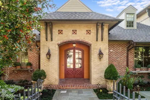 $1,295,000 | 104 Ducharme Court, Lafayette, LA 70503