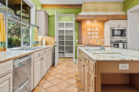 $1,315,000 | 104 Ducharme Court, Lafayette, LA 70503