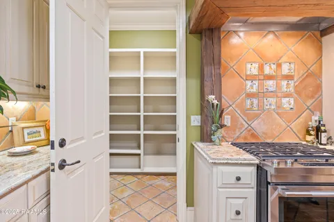 $1,315,000 | 104 Ducharme Court, Lafayette, LA 70503