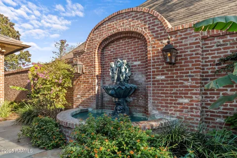 $1,315,000 | 104 Ducharme Court, Lafayette, LA 70503