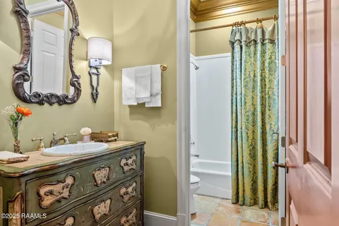 $1,315,000 | 104 Ducharme Court, Lafayette, LA 70503