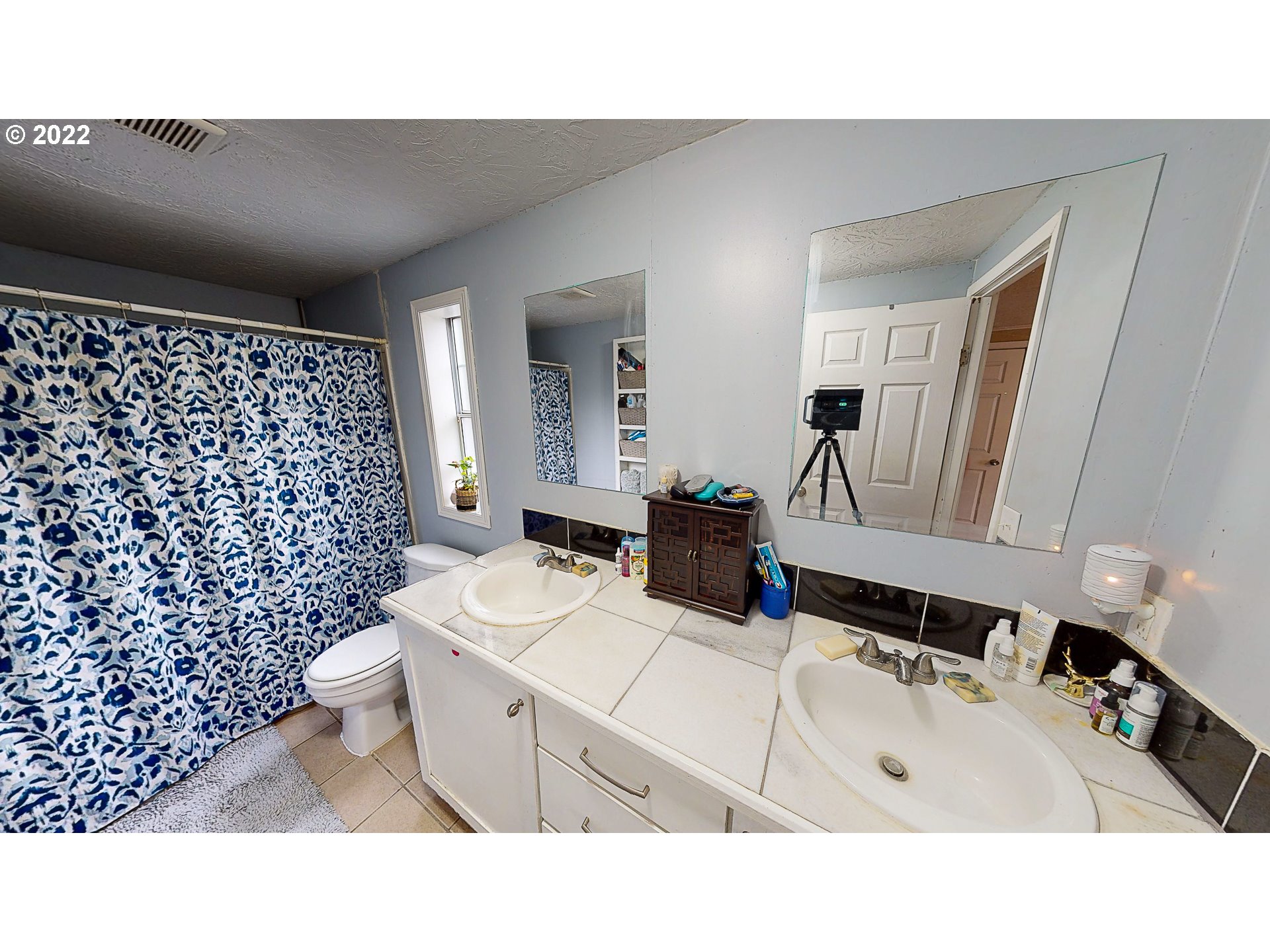 377 P G Sweet Road Kelso, WA 98626 - Photo 19 of 29 a bathroom with a sink toilet and mirror