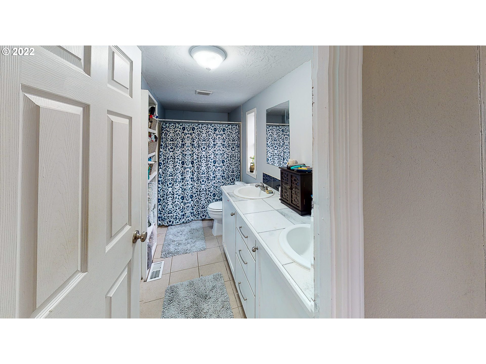 377 P G Sweet Road Kelso, WA 98626 - Photo 20 of 29 a bathroom with a sink a mirror and shower