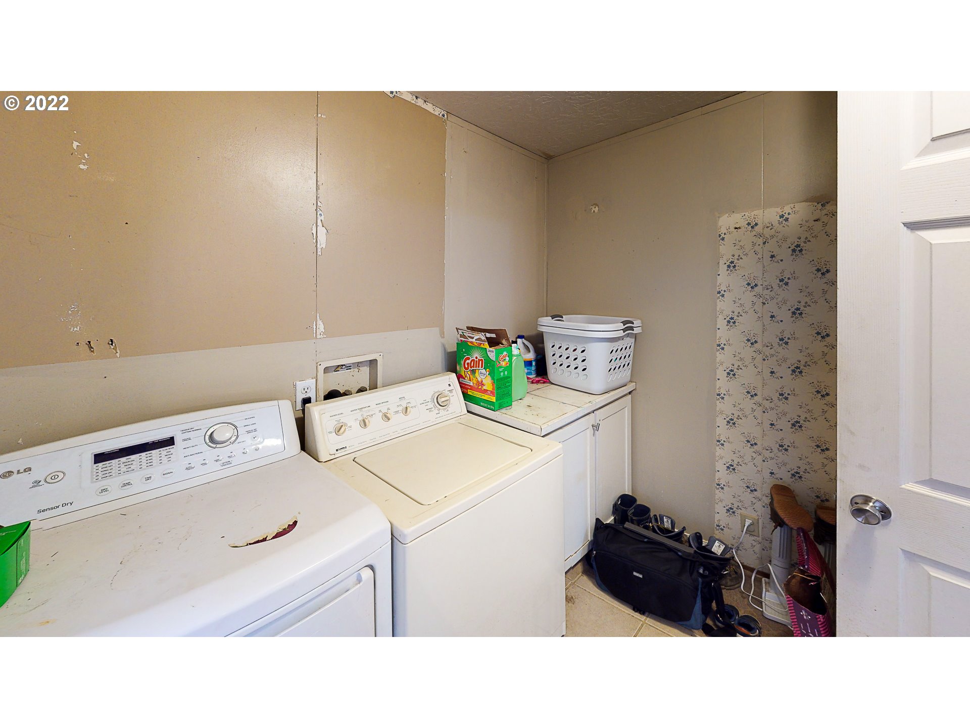 377 P G Sweet Road Kelso, WA 98626 - Photo 29 of 29 a bathroom with a sink and a cabinets